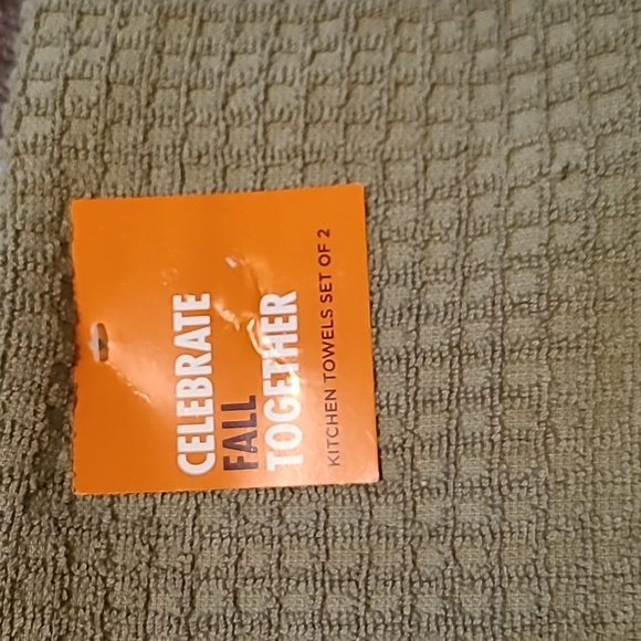 BUNDLE OF 2 FALL HOLIDAY HAND TOWELS - Picture 4 of 5